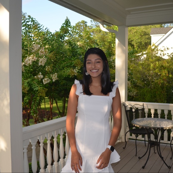 White Dress (offers welcome) - Picture 4 of 6